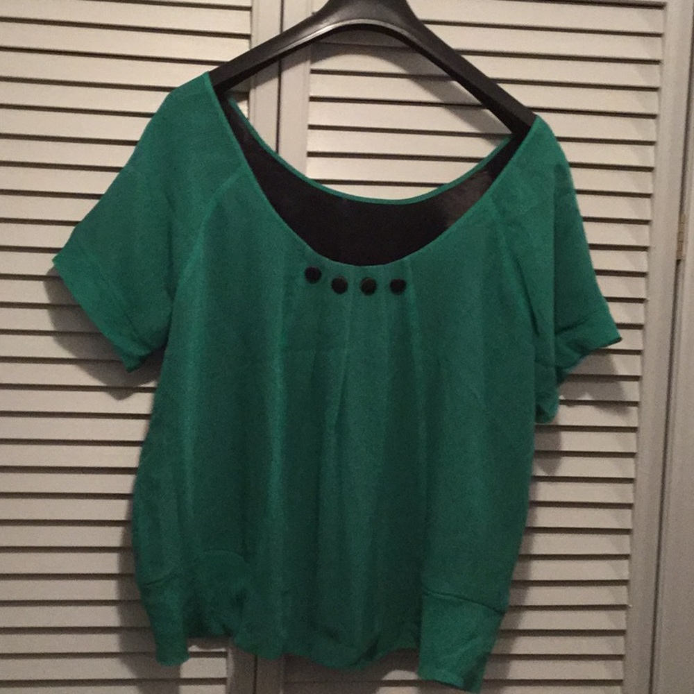 Soft Surroundings 100% Silk Green Short Sleeve Scoop Neck Blouse